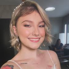 Influenciadora Isabel Veloso morre aos 19 anos em Curitiba