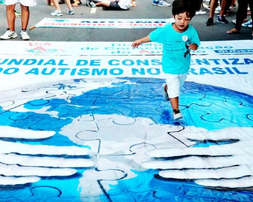 Autismo nas escolas de Curitiba: projeto prevê identificação de sinais de TEA